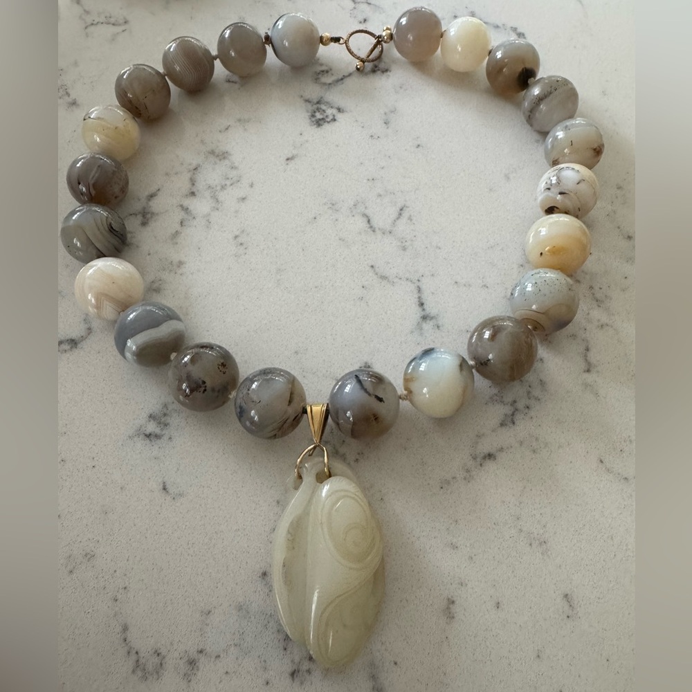 Beautiful agate bead Necklace w/carved Jade piece  19” w/clip earrings!